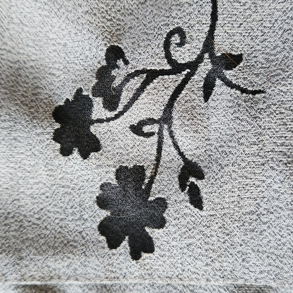 Tank top with burnout flowers. - Picture 2 of 5